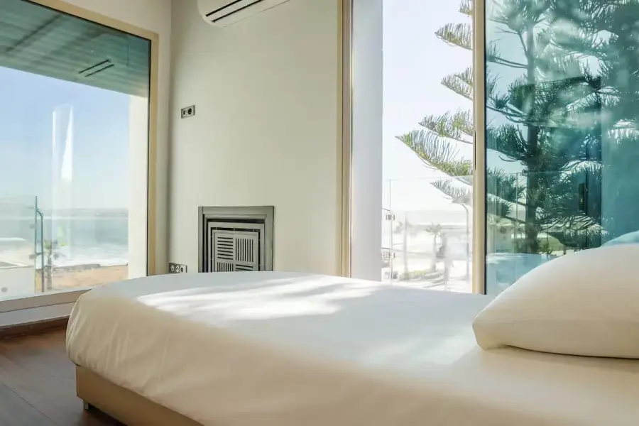 Chambre avec vue sur l’océan dans une villa de luxe