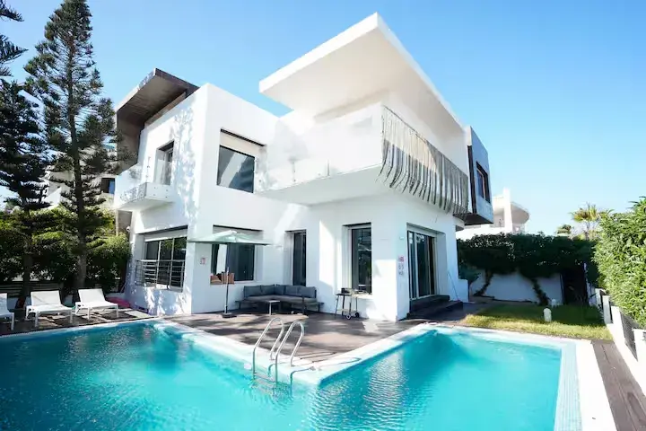 Villa Miraluna contemporaine avec piscine privée et terrasse aménagée
