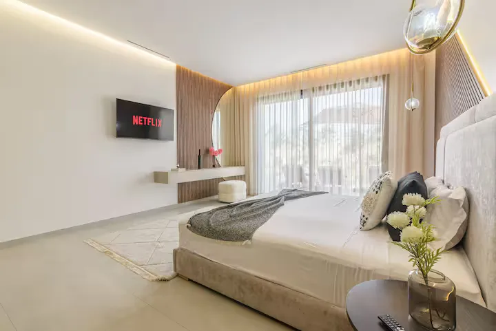 Villa Milabel - Luxury Villa Suite with Garden View