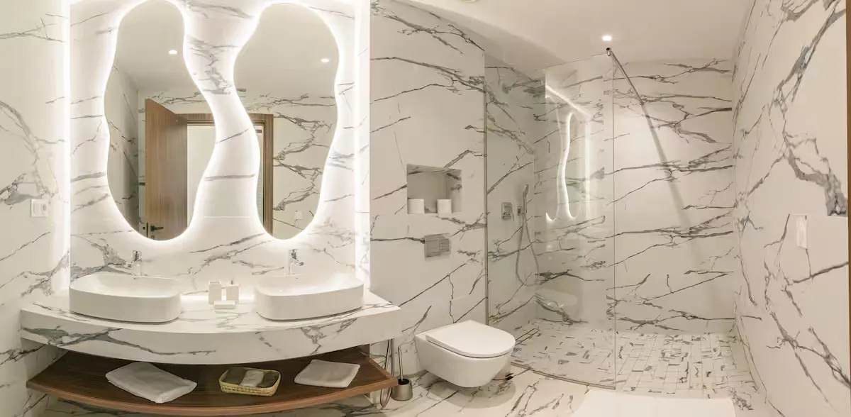 Villa Milabel - Master Marble Bathroom Double Vanity
