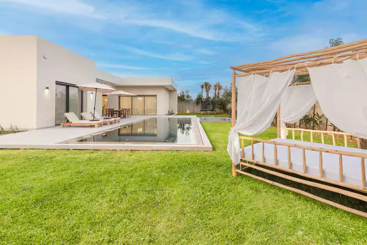 Villa Milabel - Private Swimming Pool & Outdoor Cabana