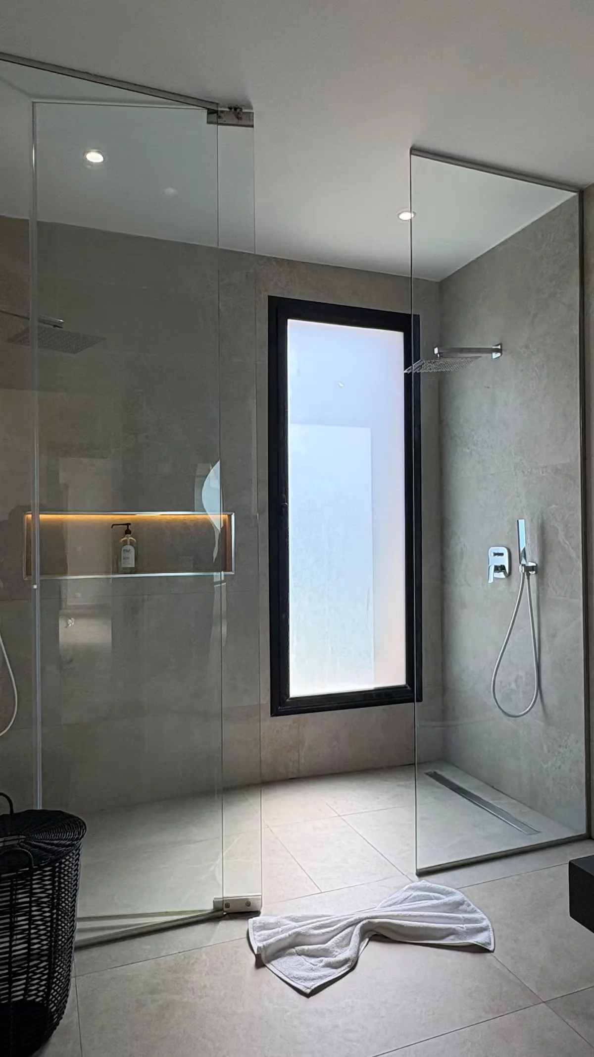 Villa Patchouli - Salle de Bain de Luxe avec Douche à l'Italienne
